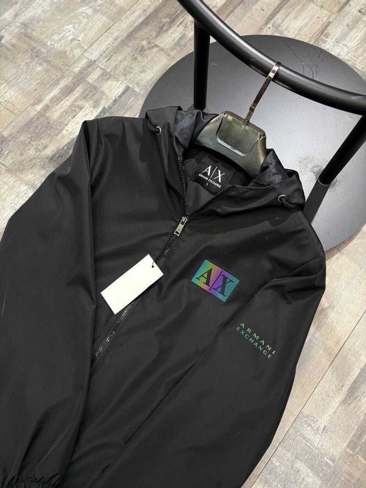 Geaca noua cu eticheta Armani