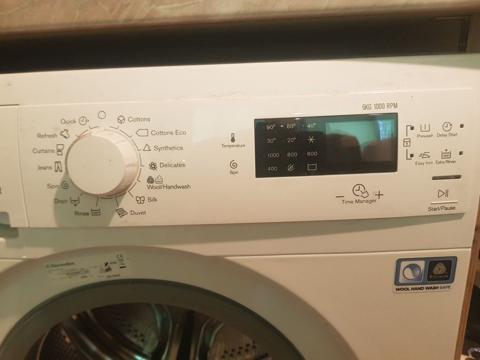 Продавам пералня Electrolux