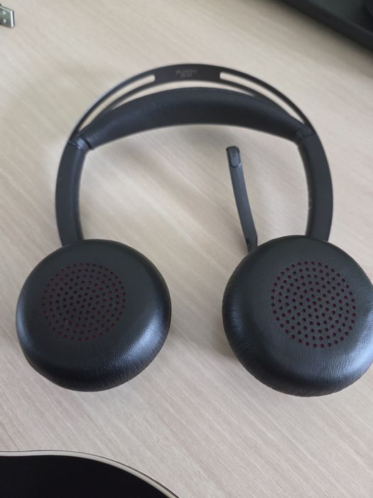 Poly Voyager Focus 2 - безжични слушалки