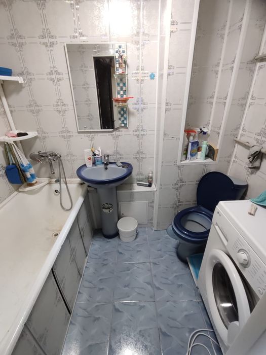 Продам 2 х комн . 4 -5 ,1 этаж.