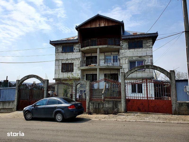 Vand casa cu toate utilitatile - Roman/Neamt - Ideal investitie