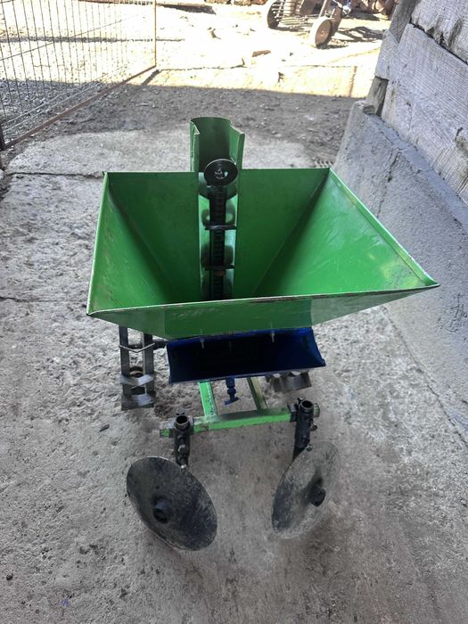 Mașina de Plantat Cartofi pentru Motosape și Motocultoare