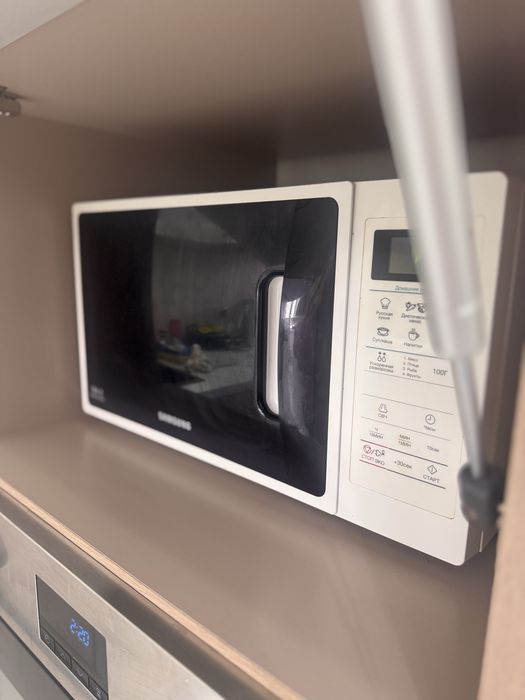 Продается микроволновая печь Samsung, 23 л