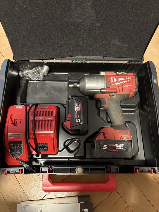 Акомулаторвн ударен гайковерт