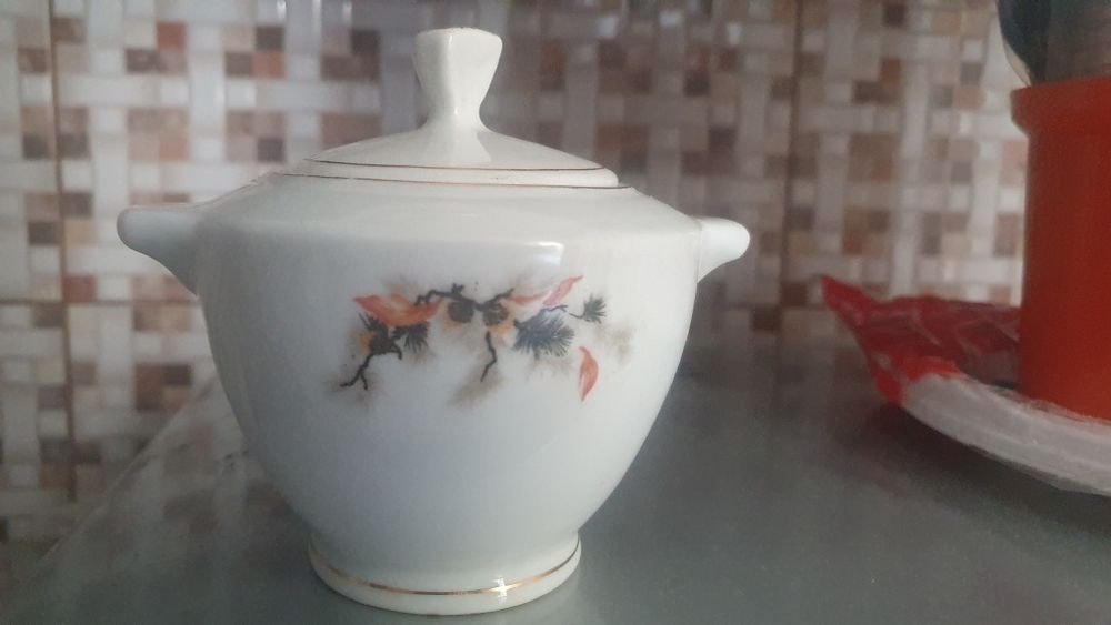 Продам молочник и сахарницу