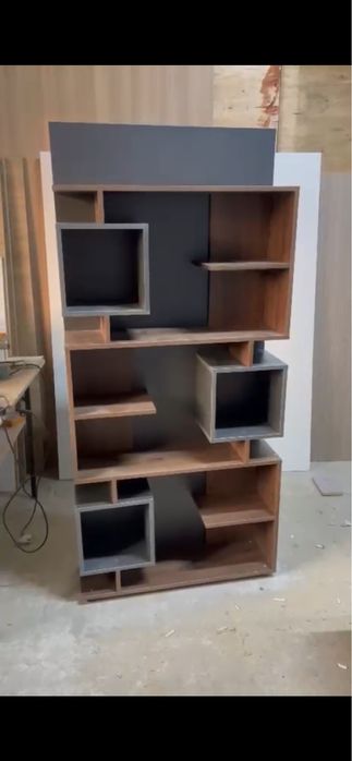 Книжный стеллаж срочно продам