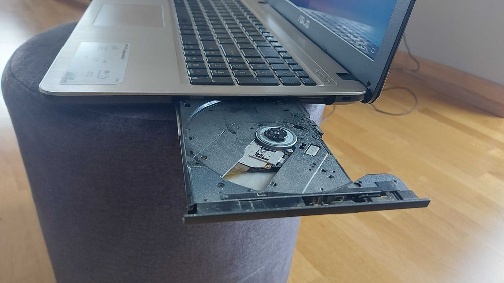 ASUS 14.0" Intel Core i7-2640M 8GB Memory Windows 10