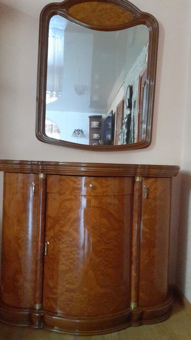 Комод с зеркалом
