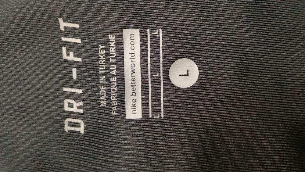 Новый спортивный костюм Nike