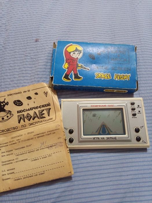 Продам игровую приставку космический полет!