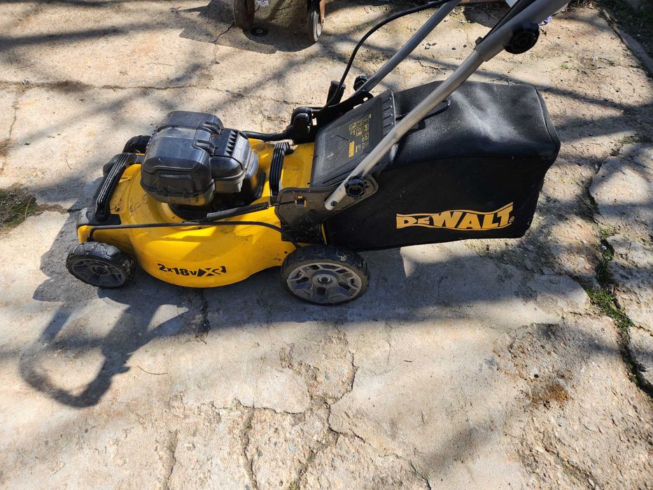 DEWALT Акумулаторна косачка DCMW564N, 2x18 V, 48 см, без батерия и зар