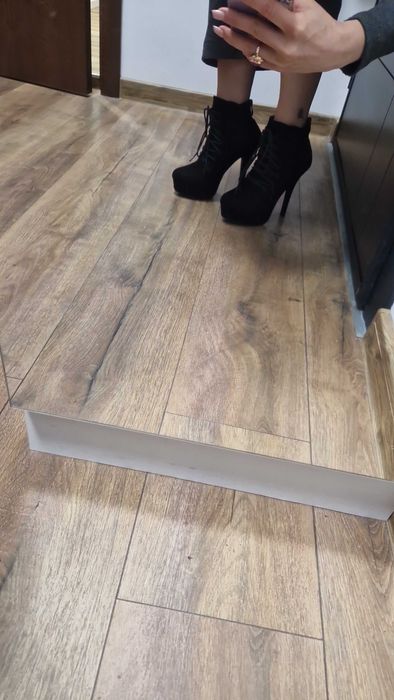 Дамски велурени боти