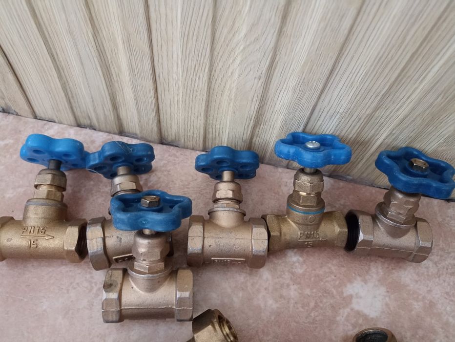 Продам сантехнические материалы