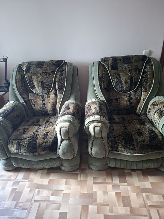 Продам мягкий уголок диван + 2 кресла.