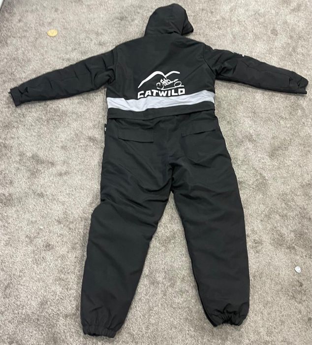 Срочно продам комбинезон новая