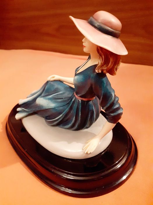 Фигура "Седналата дама"