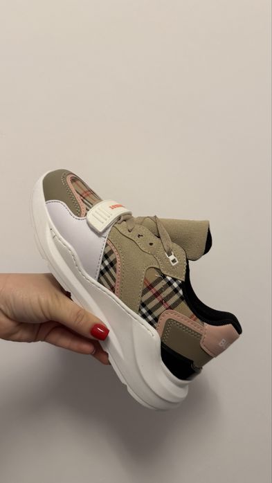 Adidasi burberry