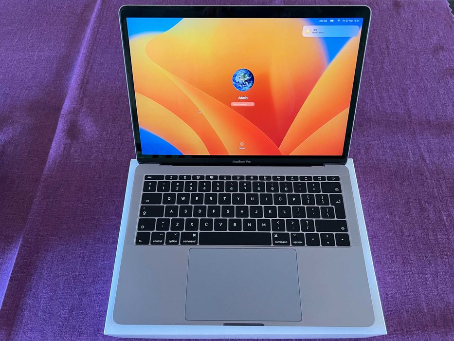 MacBook Pro 13" 2017 (2,3 Ghz Intel i5, 8 GB DD3) перфектен, в кутия
