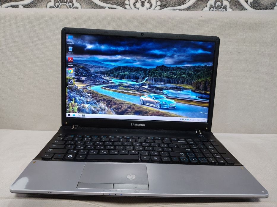 Ноутбук Samsung NP300E