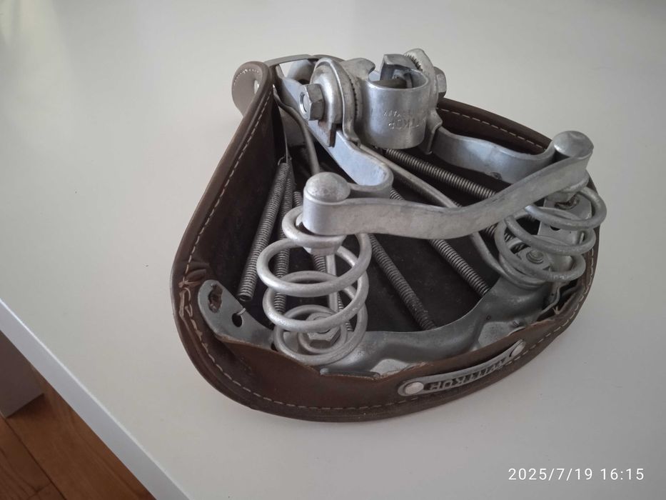 Ретро седалка за велосипед  Wittkop, Germany и стар капак над верига