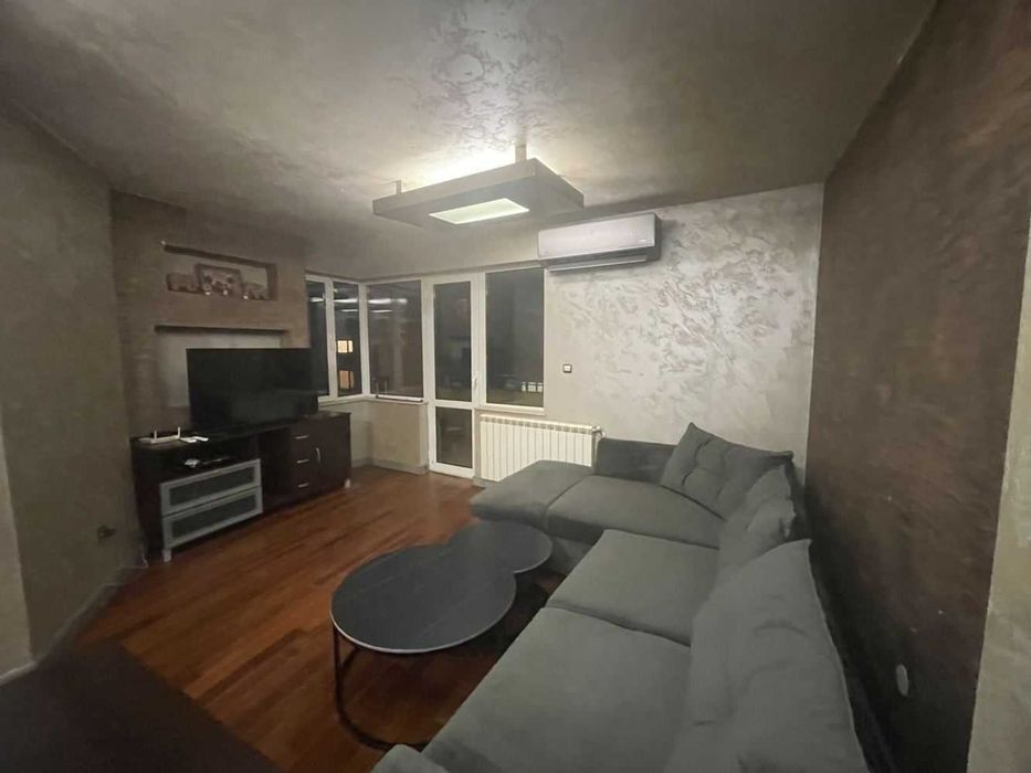 Отдавам под наем тристаен апартамент до Камела