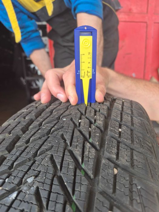 Vand set cauciucuri de iarna, pe jante, cu senzori pentru Toyota Yaris Cross