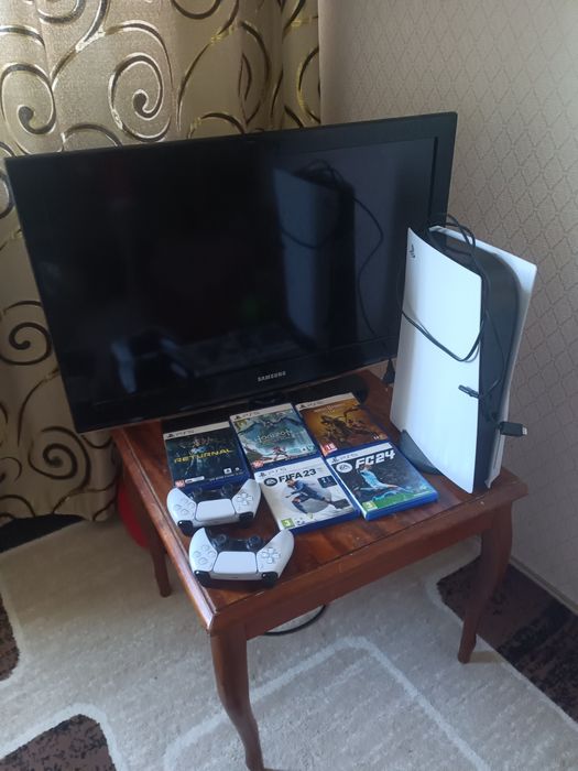 Продам игровую приставку 5