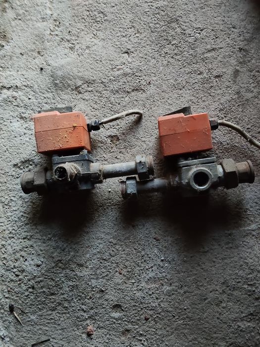 Centrala termica pe lemne 35 kw,in funcțiune +pufer 1000 litri cu boiler incorporat 300 litri+vas expansiune, pompe , amestecător linii, etc