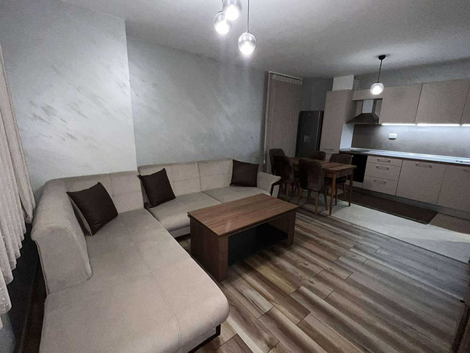 Дава се под наем Тристаен апартамент в София, Център - 90 кв.м за 700 € - Снимка #1