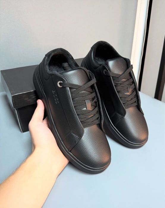 Зимния обувь Boss новые