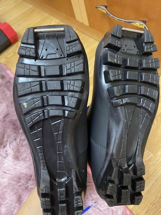 Продам ботинки на лыжи