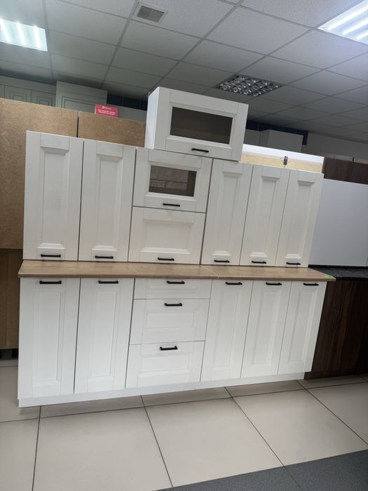 Кухонный гарнитур новый 2.6 м.