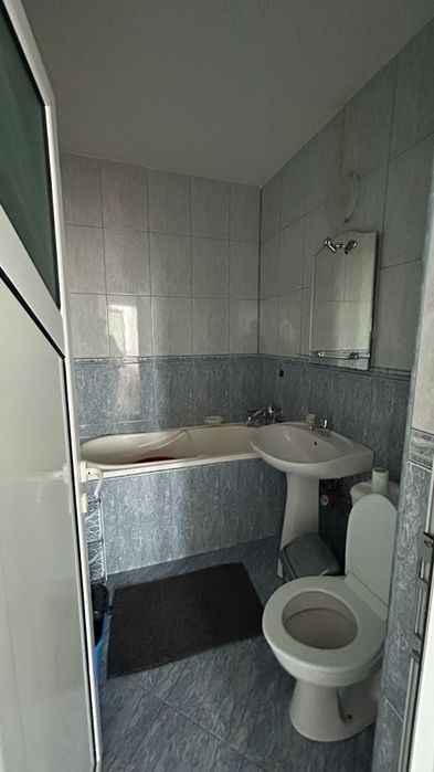Închiriere apartament cu 3 camere ,zona Nord-Ploiești
