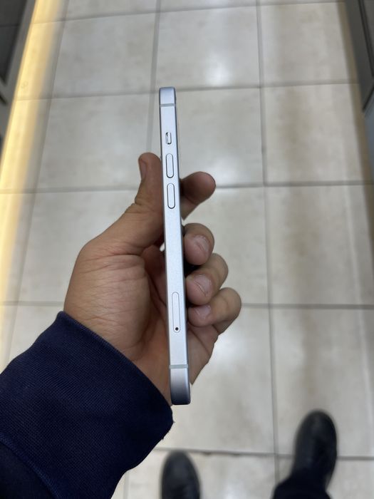 iPhone 15 blue och kok