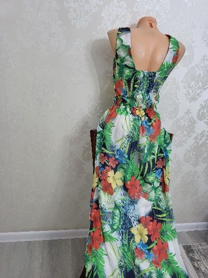 Продам красивое платье 42-44 размер