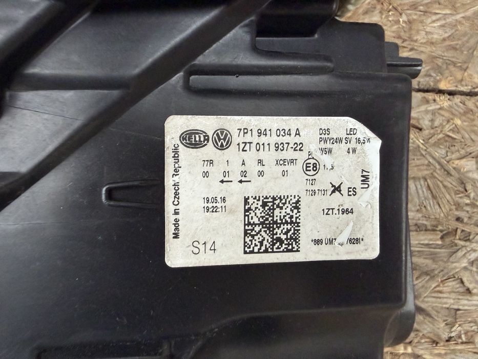 Far dreapta VW Touareg 7P Facelift 2016-2017-2018 Xenon + LED Original