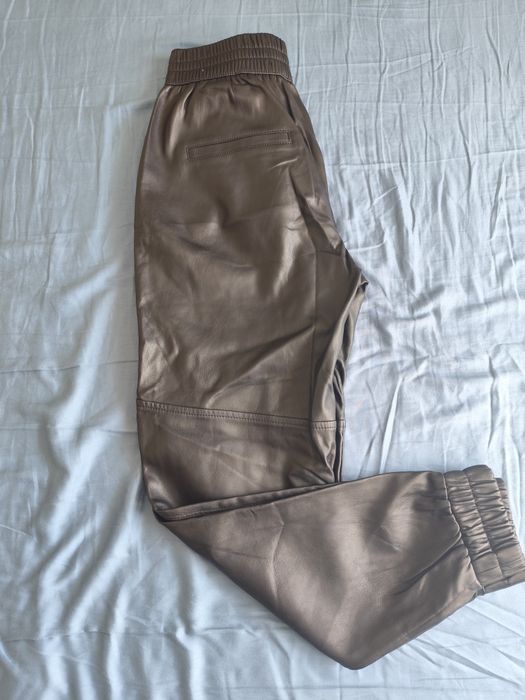 Pantaloni piele Bershka