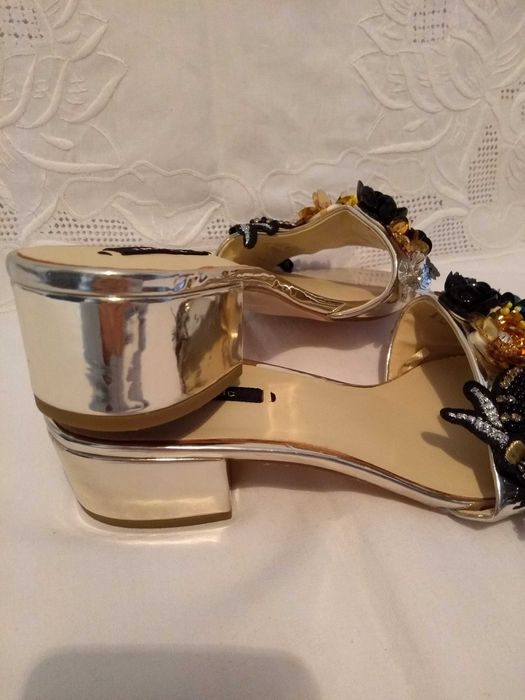 ZARA - дамски чехли с цветя