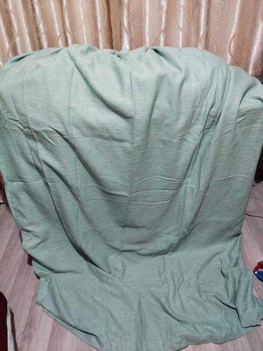 Шторы (занавески)  плотные, солнцезащитные, отличного качества.