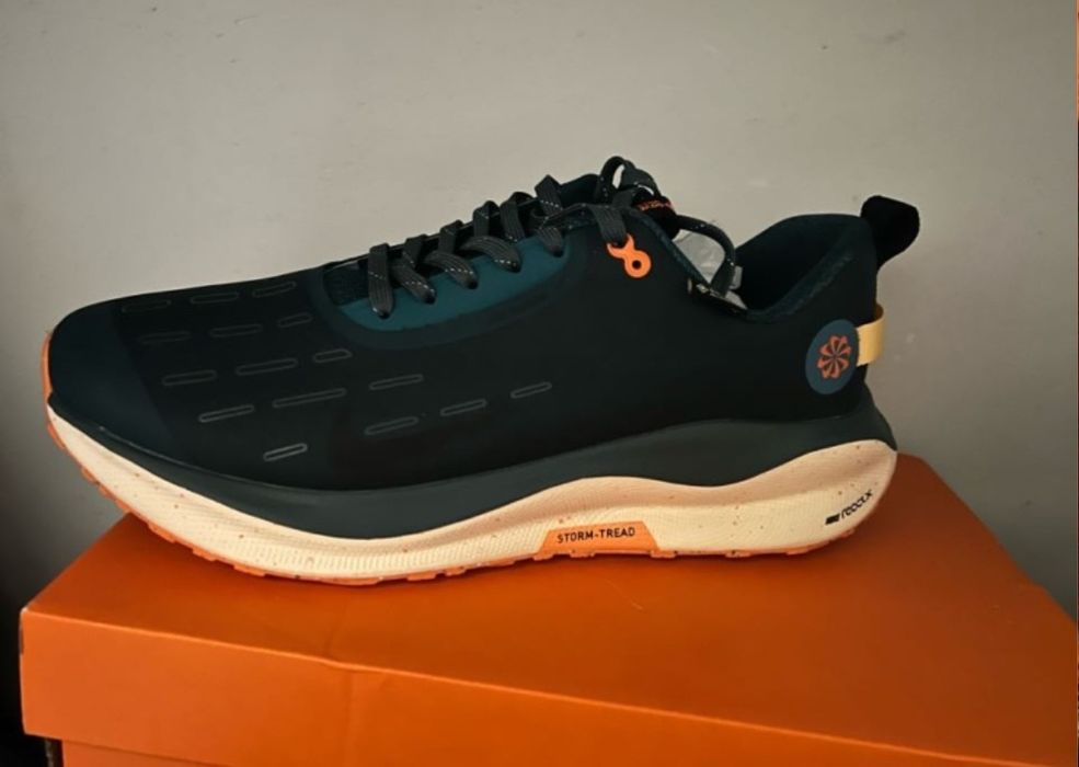 Кроссовки Nike..