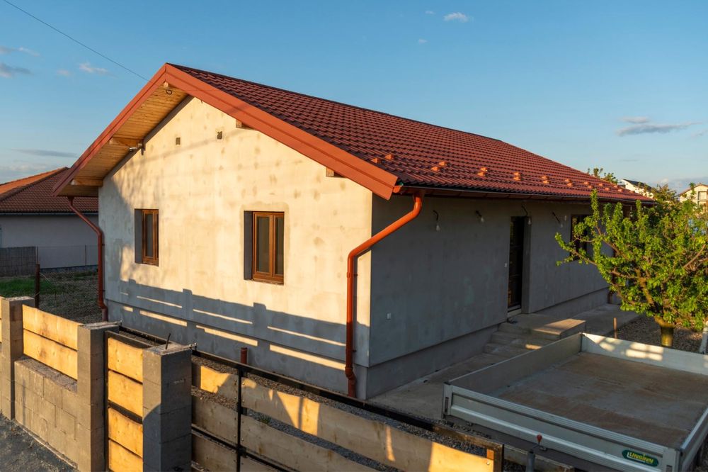 Vând casa noua în Lazuri , semifinisata.