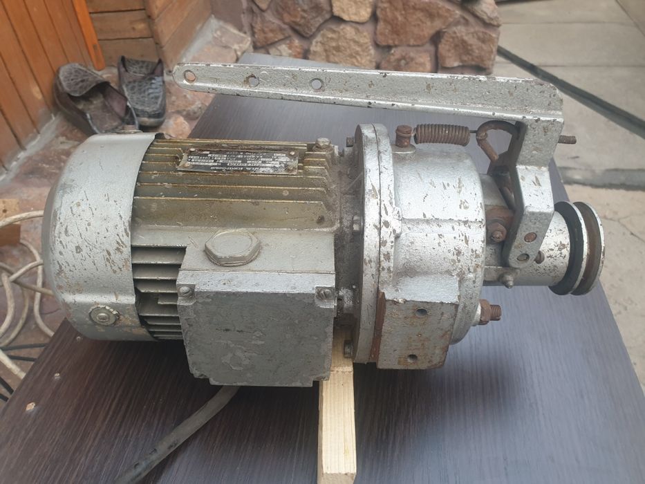 Двигатель для швейной машинки