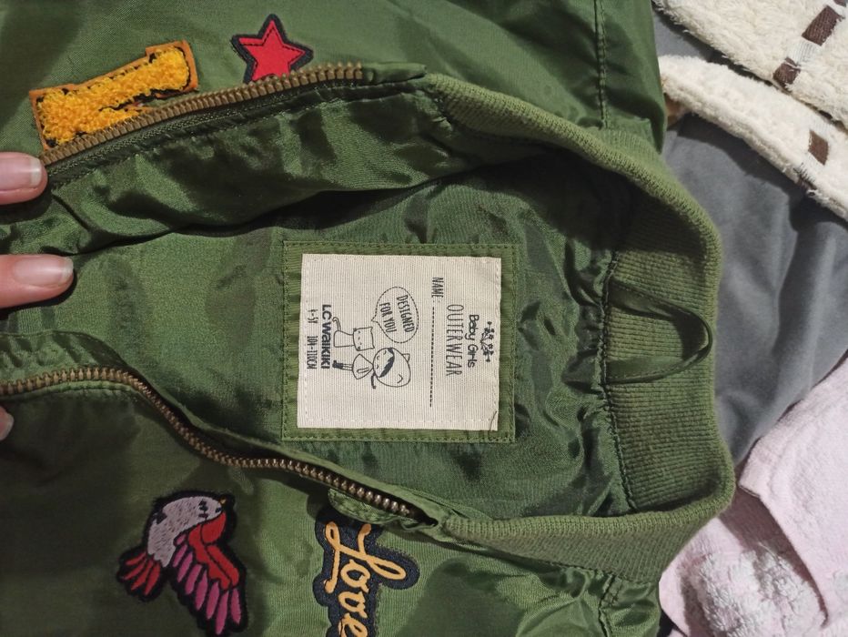 Продам стильную ветровку на девочку