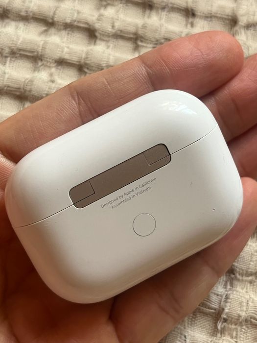 Продам airpods pro оригинал 100%