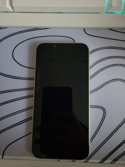 Продам Iphone 13
