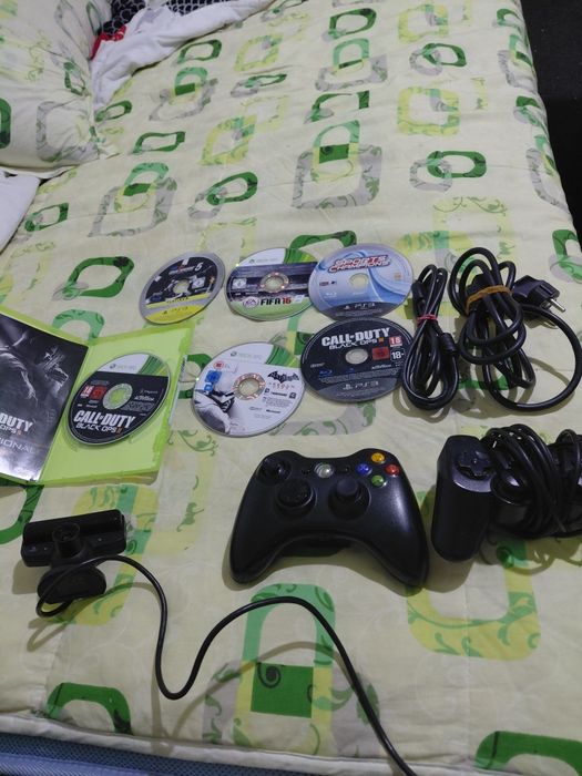Vând tot ce am fotografiat  Jocuri CD plus Controoler Xbox 360 si Playst3 cu fir