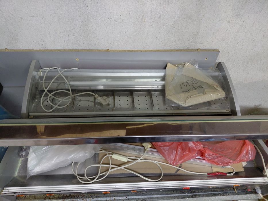 Витрина за ядки ,предложете цена