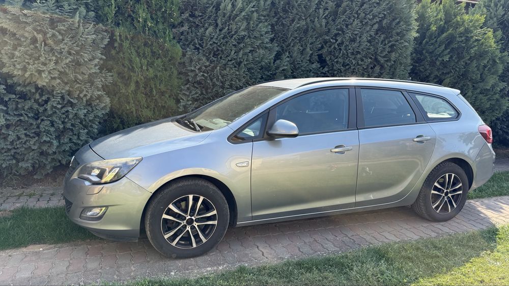 Autoturism Opal Astra J