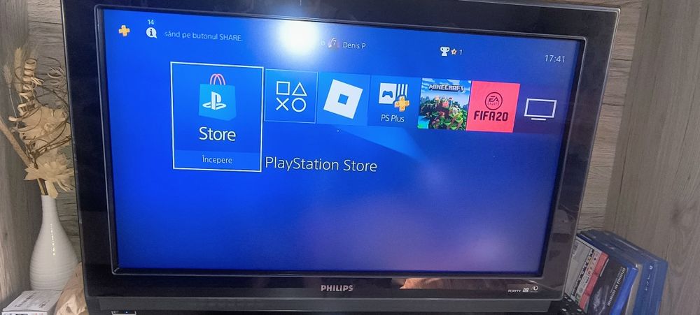 Vând PS4 impecabil