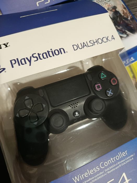 Продам PS4 в отличном состоянии